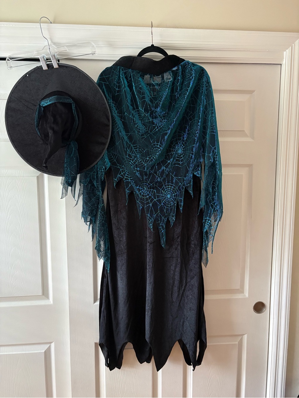 Women’s Adult Halloween Witch Costume